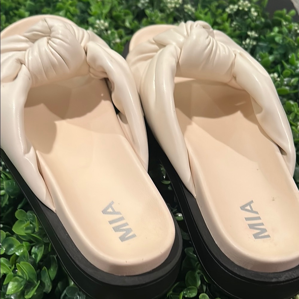 MIA Yellow Ruffled Sandals - Picture 7 of 7